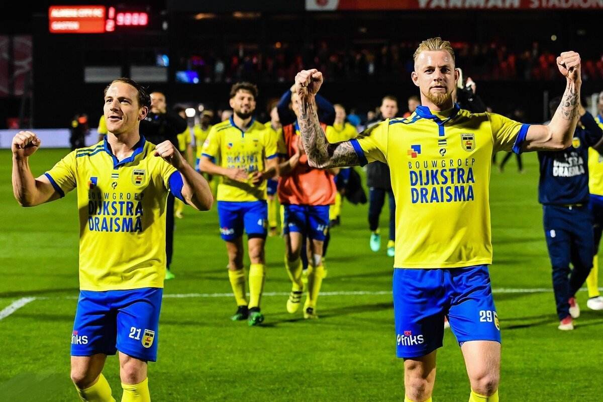 球迷欣喜若 球迷欣喜若